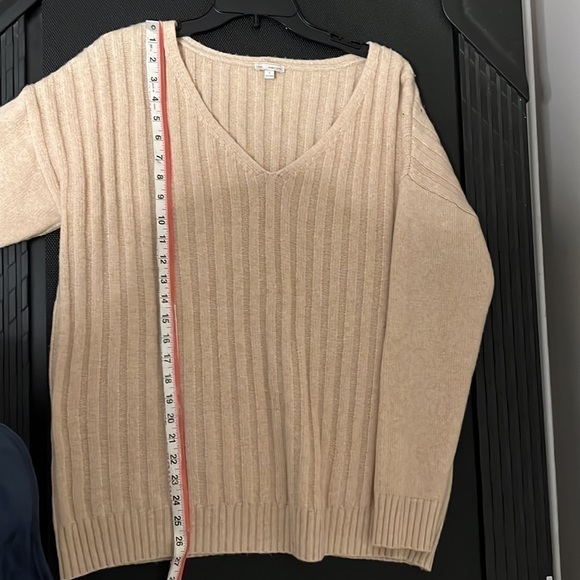 Gap Design & Crafted Ribbed Knit V Neck Sweater - Picture 10 of 13